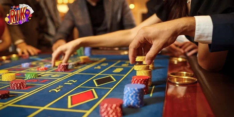Những cột mốc đáng nhớ của đế chế Tip Club đời đầu (Phan Sào Nam). Những cột mốc đáng nhớ của đế chế Tip Club đời đầu (Phan Sào Nam).